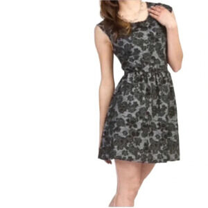 NWT Papillon Pop of Flowers Floral Embossed Skater Dress Size Medium
